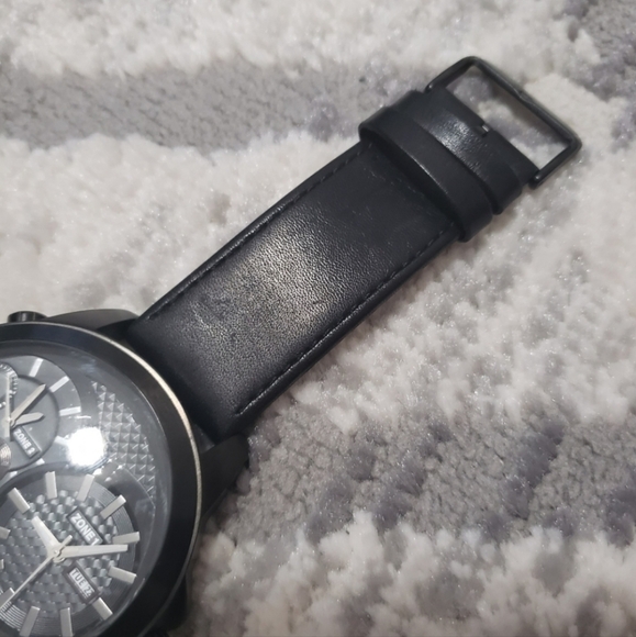 🆕️🌷Guess Leather Watch - Picture 4 of 5